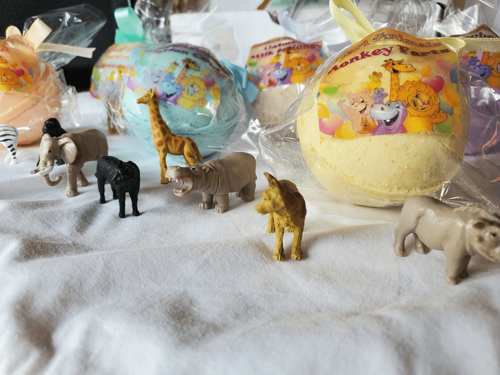 Kids Bath Bombs with Surprise Toys (30 - Pack) - GNS Beauty & Personal Care